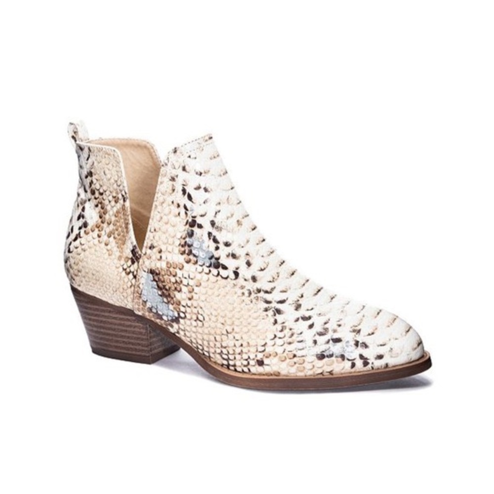 CL by laundry Cortes bootie NIB